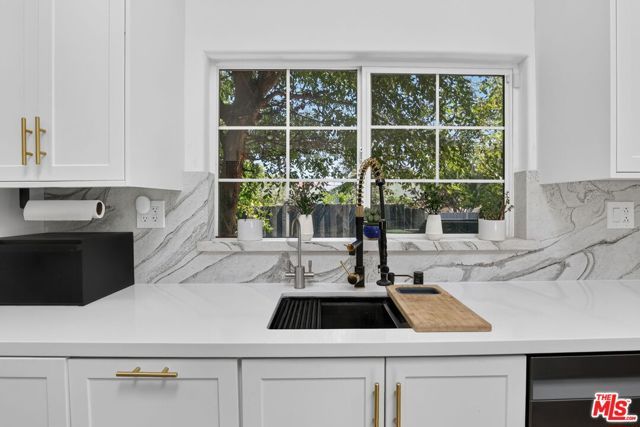 5121 Morella Avenue, Valley Village, CA 91607