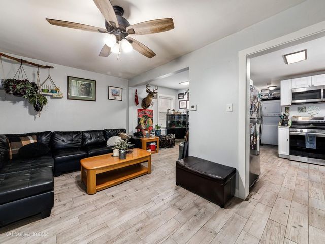 6921 W Higgins Avenue, Chicago, IL 60656