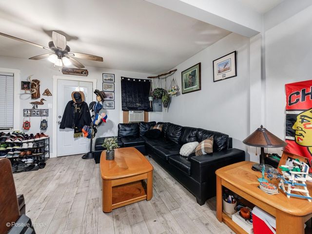 6921 W Higgins Avenue, Chicago, IL 60656