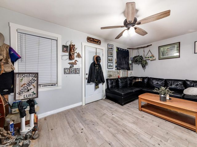 6921 W Higgins Avenue, Chicago, IL 60656