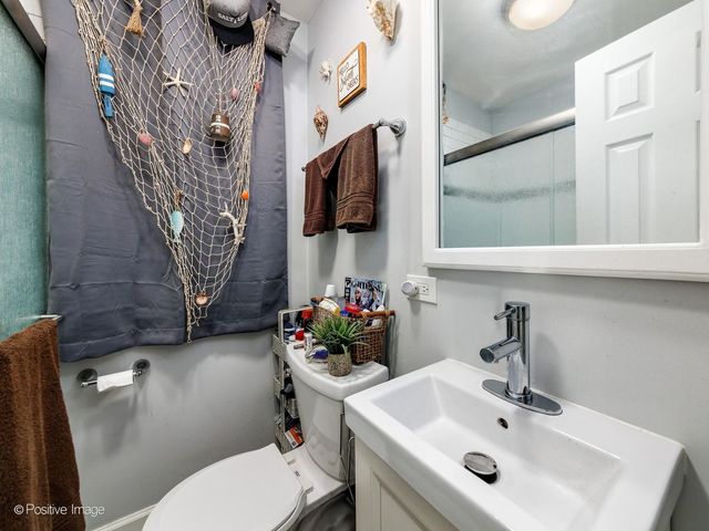 6921 W Higgins Avenue, Chicago, IL 60656