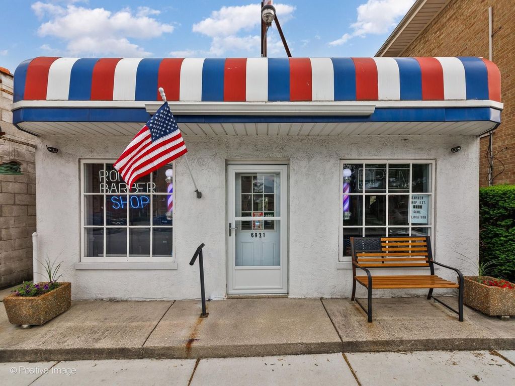 6921 W Higgins Avenue, Chicago, IL 60656