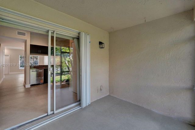 43 Simonton Cir, Weston, FL 33326