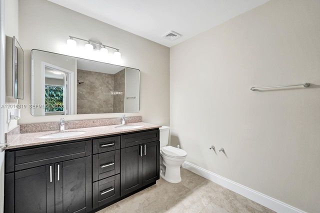 43 Simonton Cir, Weston, FL 33326