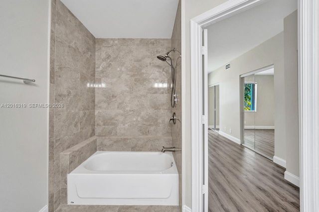 43 Simonton Cir, Weston, FL 33326