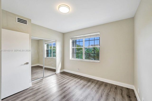 43 Simonton Cir, Weston, FL 33326