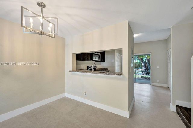43 Simonton Cir, Weston, FL 33326