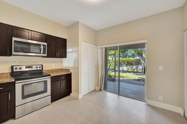 43 Simonton Cir, Weston, FL 33326