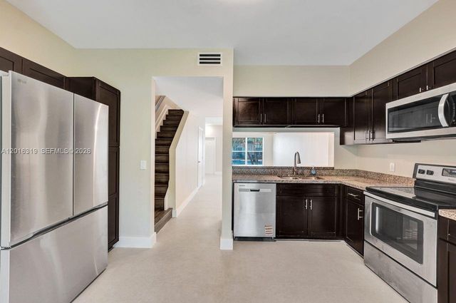 43 Simonton Cir, Weston, FL 33326