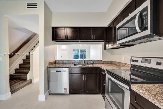 43 Simonton Cir, Weston, FL 33326