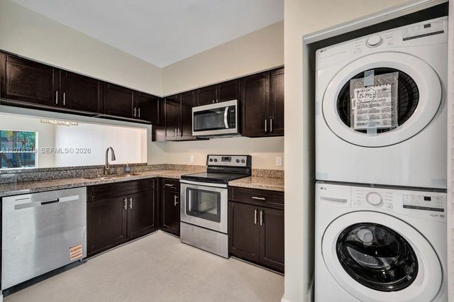 43 Simonton Cir, Weston, FL 33326