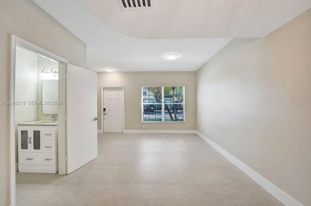 43 Simonton Cir, Weston, FL 33326