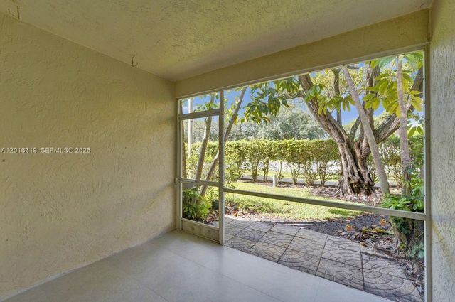 43 Simonton Cir, Weston, FL 33326