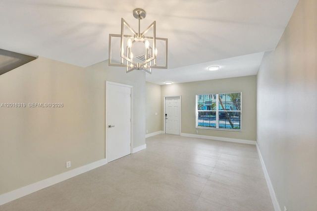 43 Simonton Cir, Weston, FL 33326