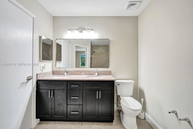 43 Simonton Cir, Weston, FL 33326