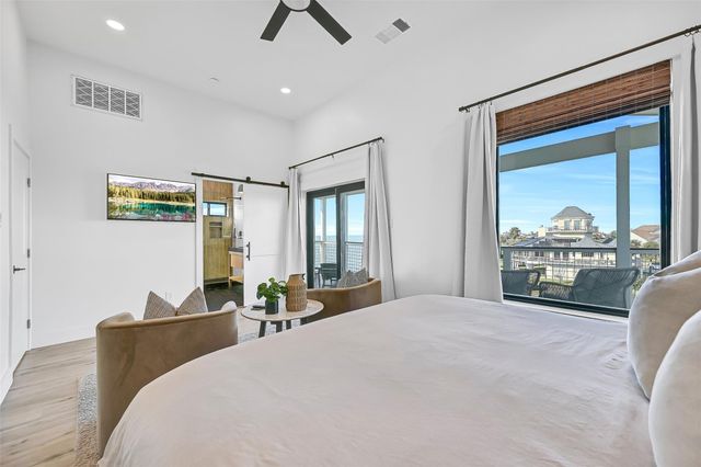 3738 Laguna Drive, Galveston, TX 77554