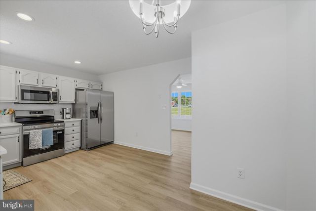 17 MIDNOON DR, Martinsburg, WV 25404