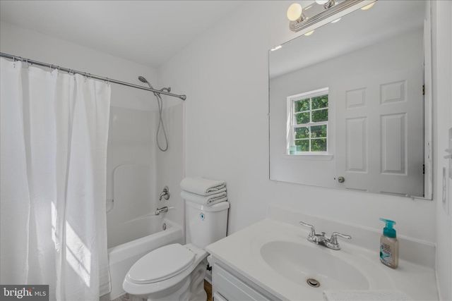 17 MIDNOON DR, Martinsburg, WV 25404
