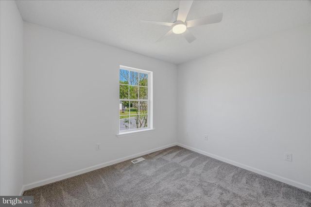 17 MIDNOON DR, Martinsburg, WV 25404