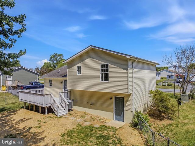 17 MIDNOON DR, Martinsburg, WV 25404
