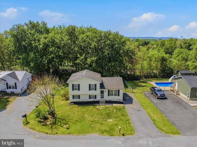 17 MIDNOON DR, Martinsburg, WV 25404