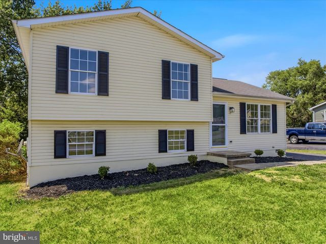 17 MIDNOON DR, Martinsburg, WV 25404