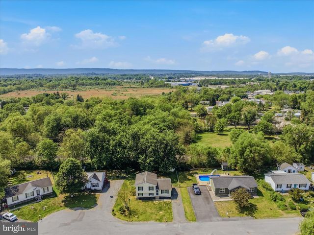 17 MIDNOON DR, Martinsburg, WV 25404