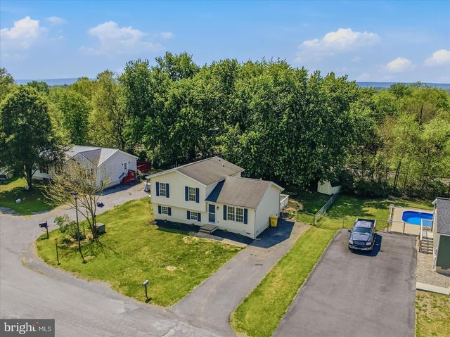 17 MIDNOON DR, Martinsburg, WV 25404