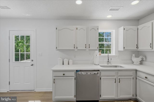 17 MIDNOON DR, Martinsburg, WV 25404
