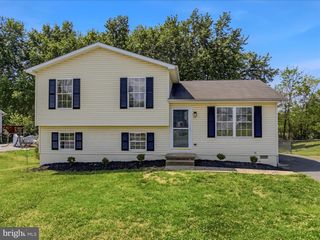 17 MIDNOON DR, Martinsburg, WV 25404