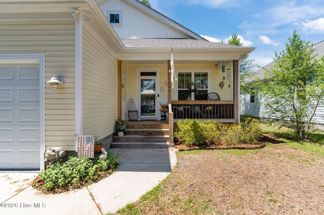 161 NE 31st Street, Oak Island, NC 28465