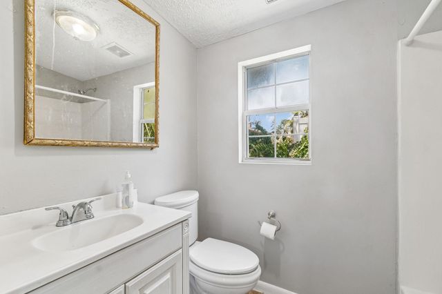 1605 Felch Ave, Jacksonville, FL 32207
