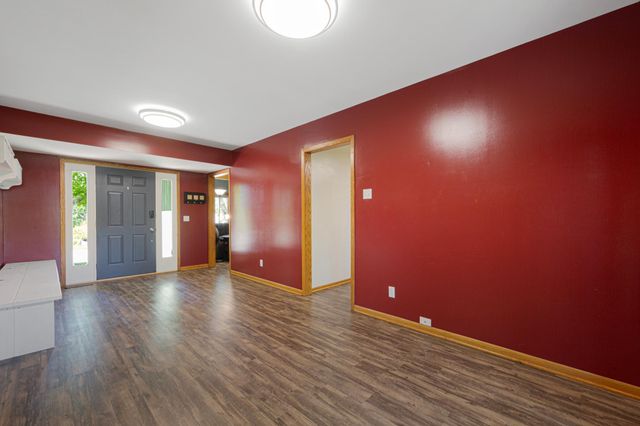421 10th Avenue SE, Faribault, MN 55021