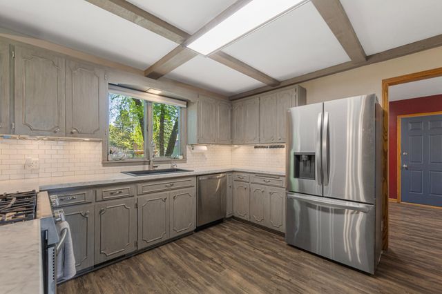 421 10th Avenue SE, Faribault, MN 55021