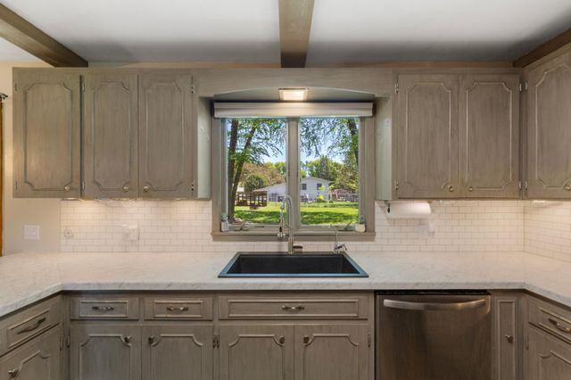 421 10th Avenue SE, Faribault, MN 55021