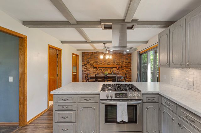 421 10th Avenue SE, Faribault, MN 55021