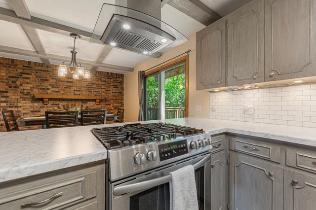 421 10th Avenue SE, Faribault, MN 55021