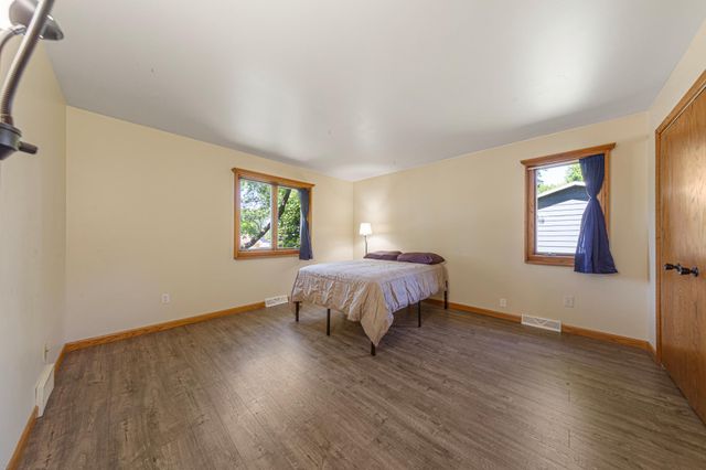421 10th Avenue SE, Faribault, MN 55021