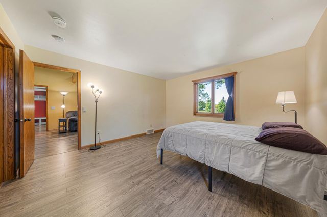 421 10th Avenue SE, Faribault, MN 55021