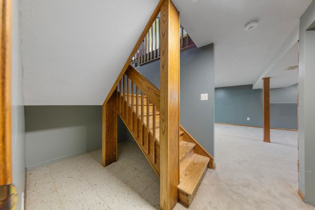 421 10th Avenue SE, Faribault, MN 55021