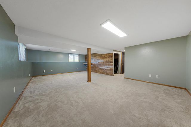 421 10th Avenue SE, Faribault, MN 55021