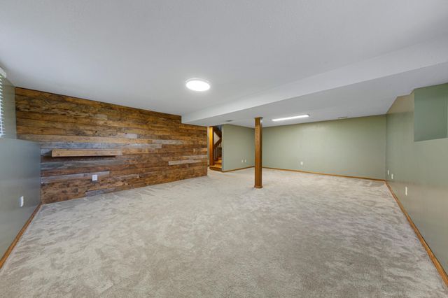 421 10th Avenue SE, Faribault, MN 55021