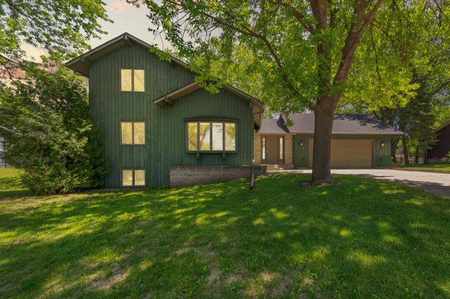 421 10th Avenue SE, Faribault, MN 55021