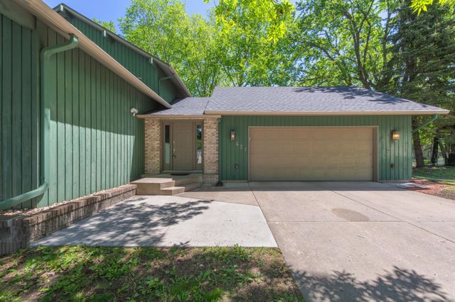 421 10th Avenue SE, Faribault, MN 55021