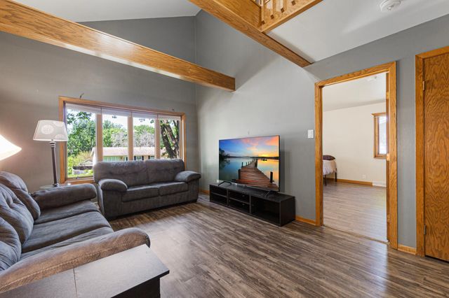 421 10th Avenue SE, Faribault, MN 55021