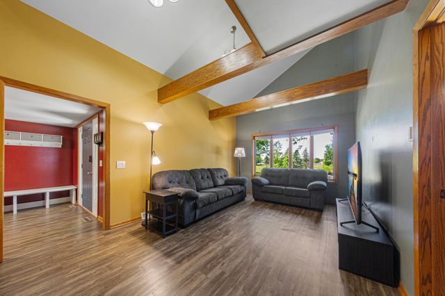 421 10th Avenue SE, Faribault, MN 55021