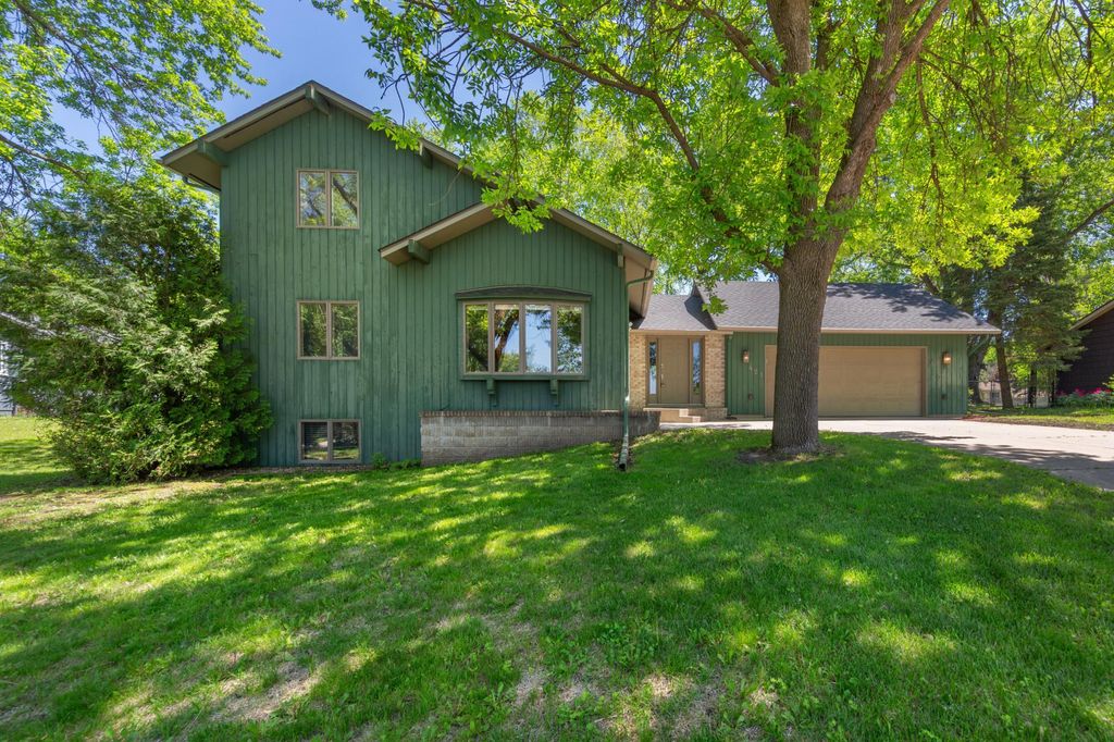 421 10th Avenue SE, Faribault, MN 55021