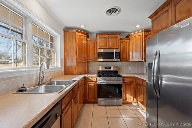 17837 E Brady Street, Catoosa, OK 74015