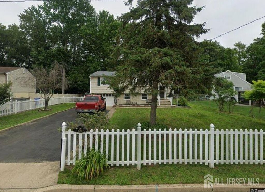 21 Madeline Court, Helmetta, NJ 08828