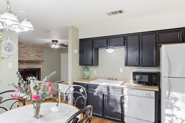 105 Norwood DR B, Georgetown, TX 78628